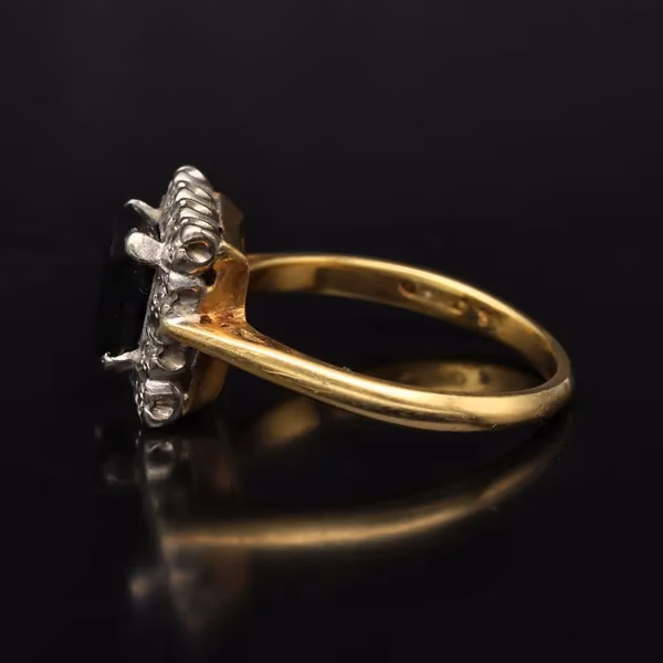 18ct Gold Sapphire Art Deco Design Ring. London 1964
