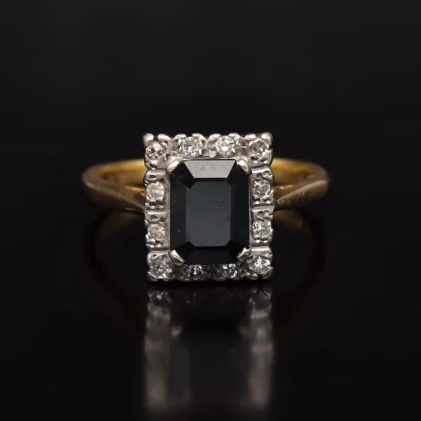 18ct Gold Sapphire Art Deco Design Ring. London 1964