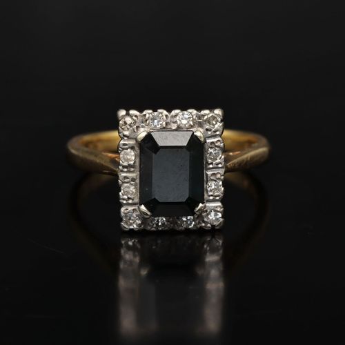 18ct Gold Sapphire Art Deco Design Ring. London 1964 image-2