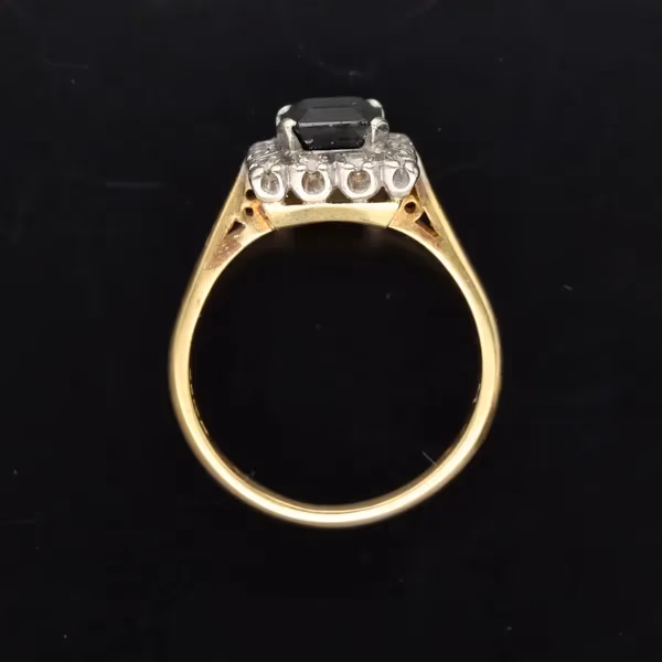 18ct Gold Sapphire Art Deco Design Ring. London 1964