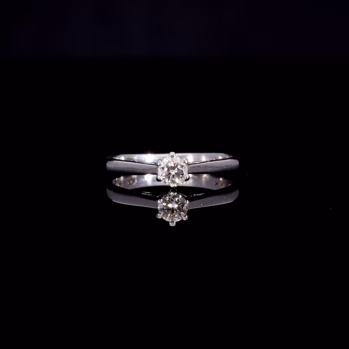 360° view of The Vintage 1998 Brilliant Diamond Solitaire Platinum Ring