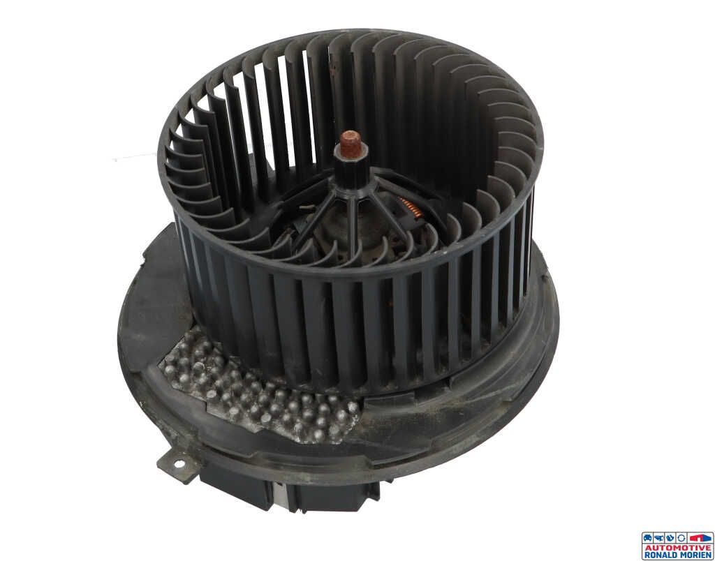 Used Heating and ventilation fan motor Volkswagen Passat (3C2) 2.0 TDI 16V 140 Price € 39,00 Margin scheme offered by Automaterialen Ronald Morien B.V.