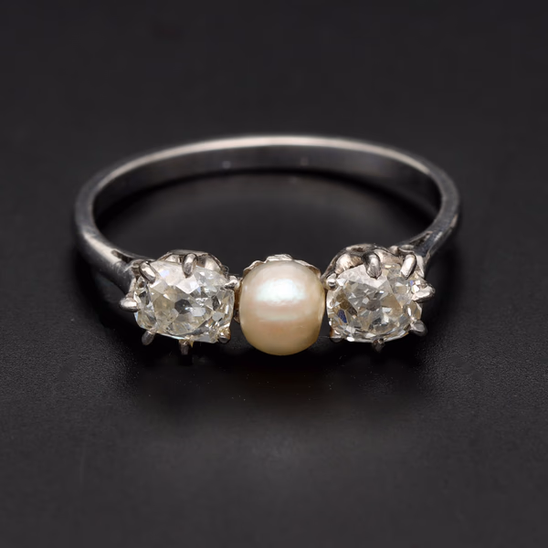 Antique 18ct White Gold Pearl & Cushion Cut Diamond Ring