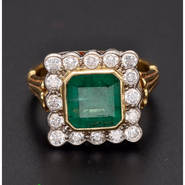 18ct Yellow Gold Emerald & Diamond Cluster Ring
