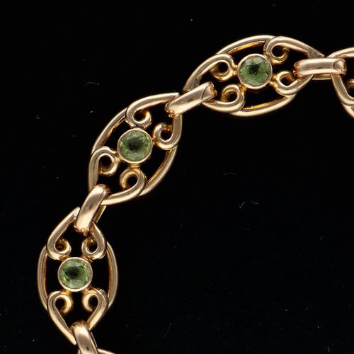 9ct Gold Peridot Bracelet image-2