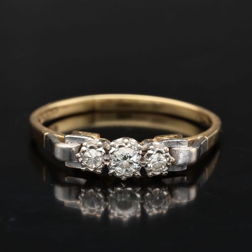 18ct Gold Diamond Ring. Birmingham 1961 image-2