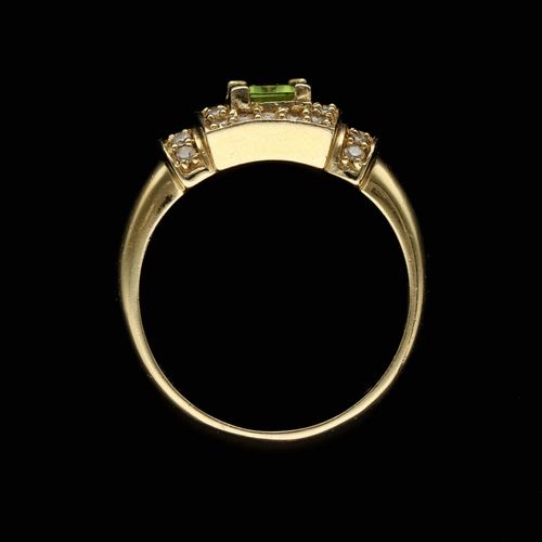 14ct Gold Peridot Diamond Ring image-6