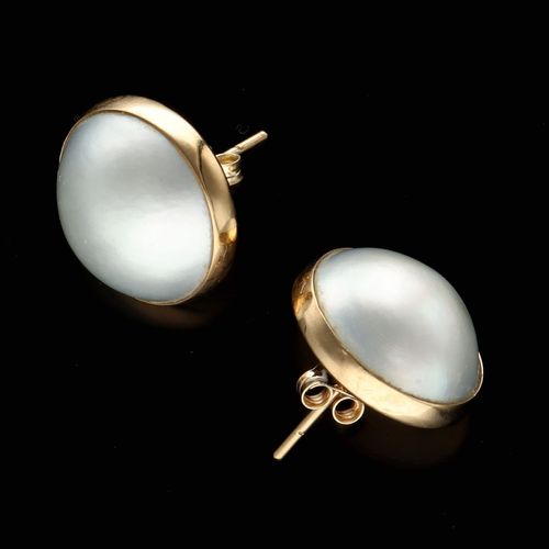 9ct Gold Mabe Pearl Earrings image-3