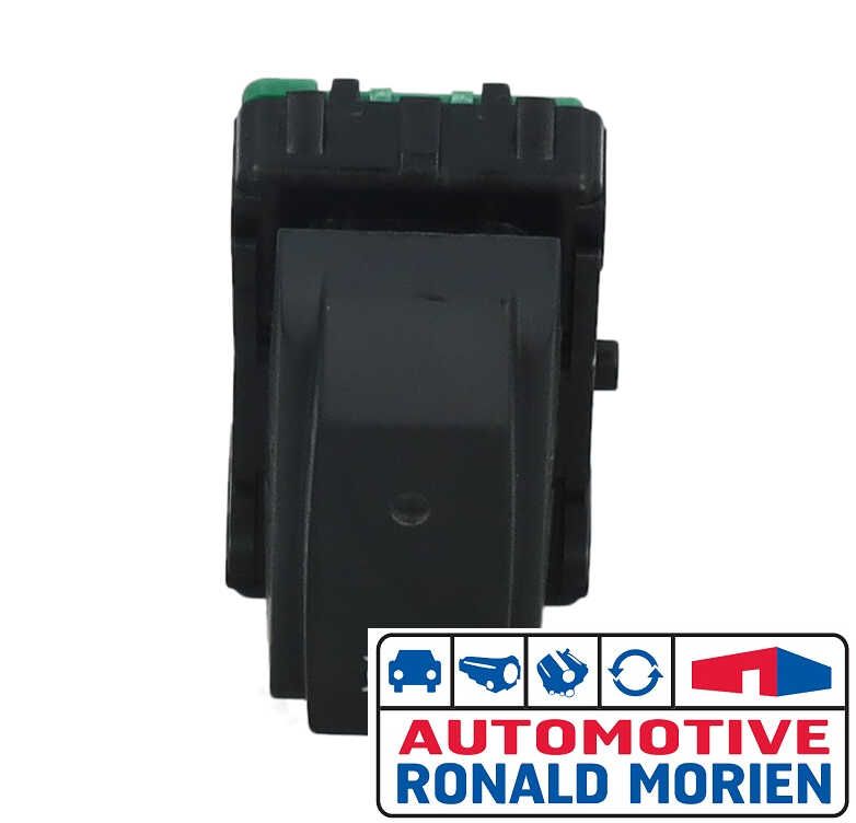 Used Start/stop switch Renault Captur (2R) 1.3 TCE 150 16V Price € 10,00 Margin scheme offered by Automaterialen Ronald Morien B.V.