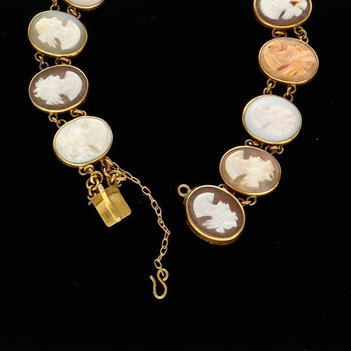 Victorian 18ct Gold Cameo Bracelet image-3