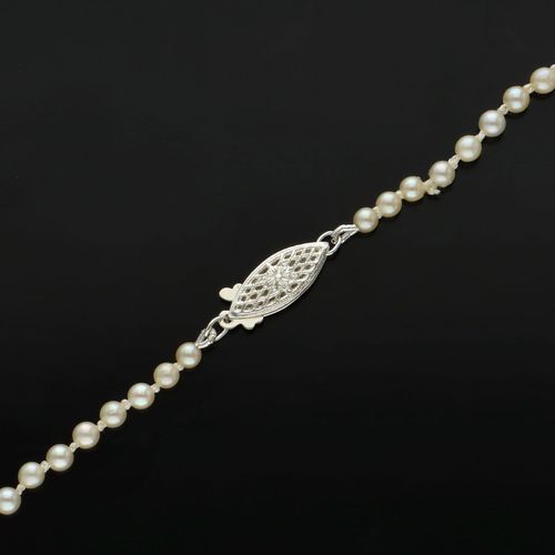 Vintage Silver Clasp Graduated Re-Strung Cultured Pearls image-5