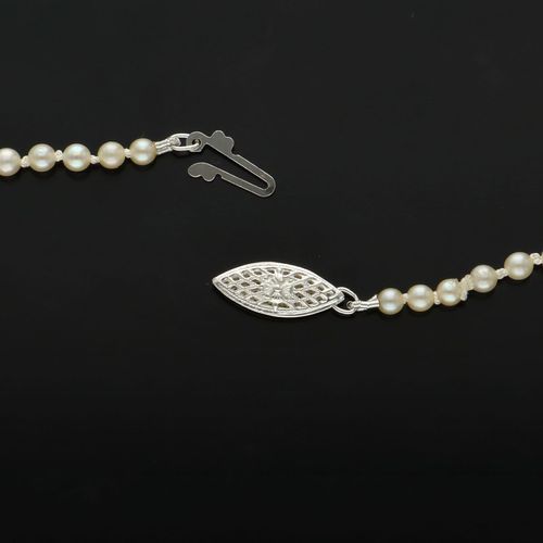 Vintage Silver Clasp Graduated Re-Strung Cultured Pearls image-6