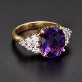 18ct Yellow Gold Cushion Cut Amethyst & Graduated Diamond Ring