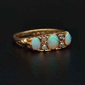 18ct Yellow Gold Opal & Diamond’s Ring
