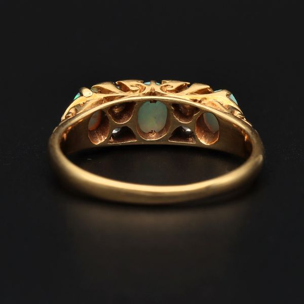 18ct Yellow Gold Opal & Diamond’s Ring