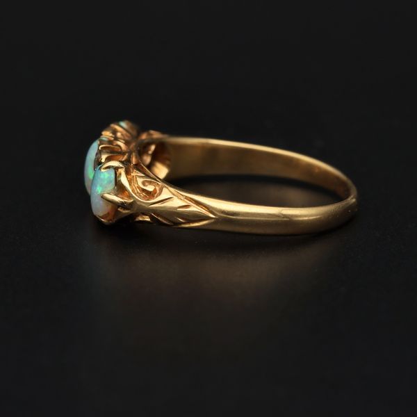 18ct Yellow Gold Opal & Diamond’s Ring