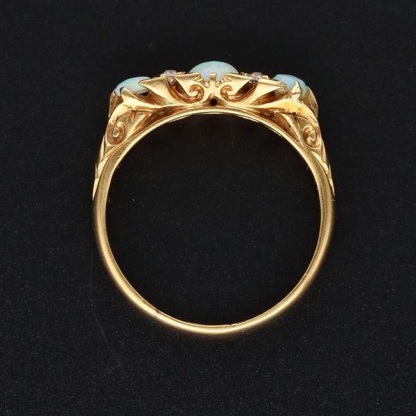 18ct Yellow Gold Opal & Diamond’s Ring