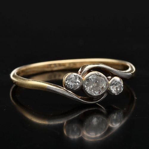 Antique 18ct Gold Old Cut Diamond Ring image-1