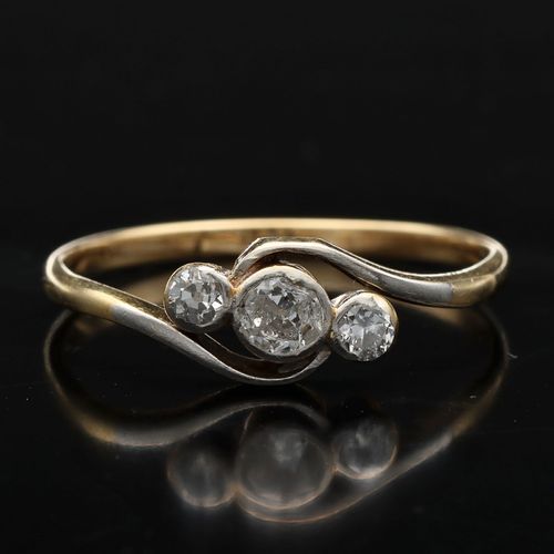 Antique 18ct Gold Old Cut Diamond Ring image-2