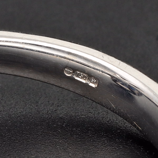 18ct White Gold Oval Sapphire & Diamond Halo Ring