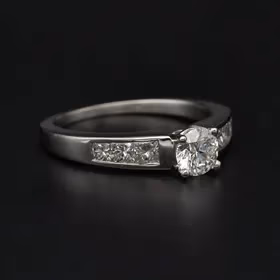 18ct White Gold Diamond Ring