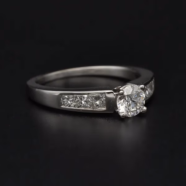 18ct White Gold Diamond Ring