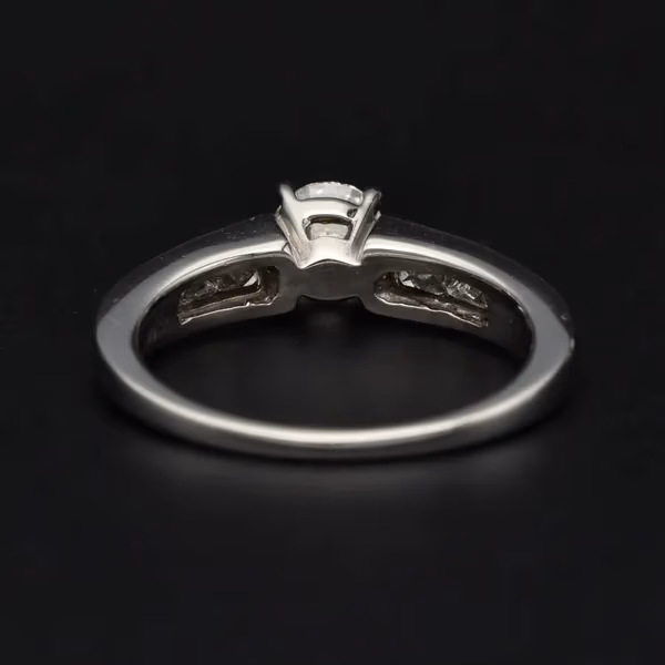 18ct White Gold Diamond Ring
