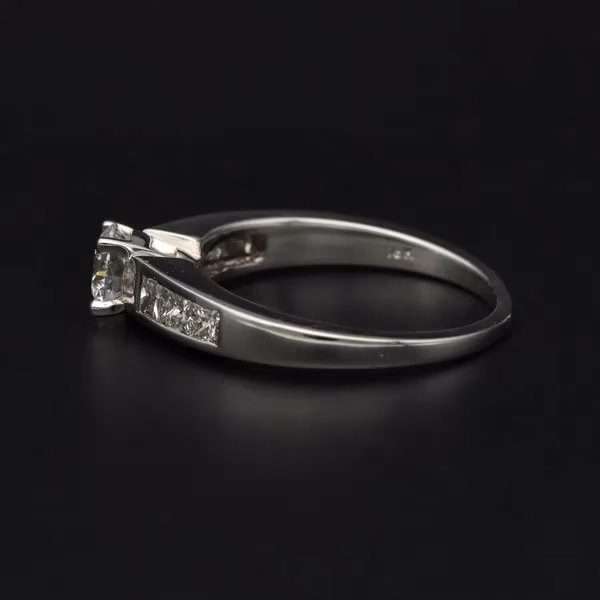 18ct White Gold Diamond Ring
