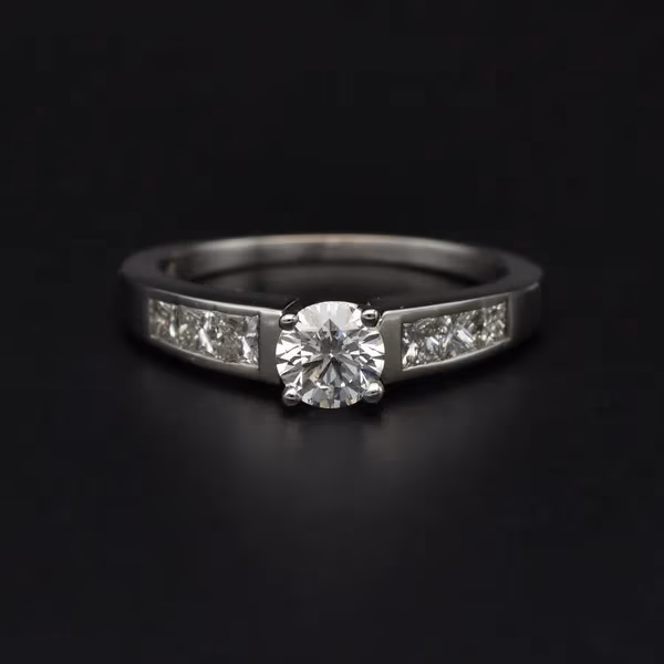 18ct White Gold Diamond Ring