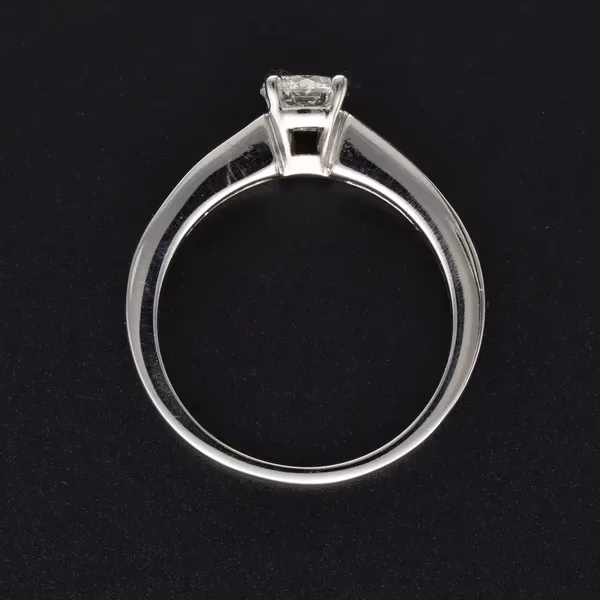 18ct White Gold Diamond Ring