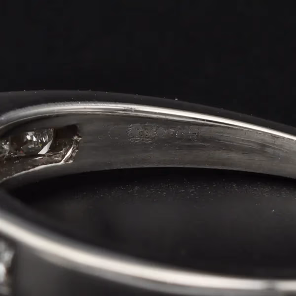 18ct White Gold Diamond Ring