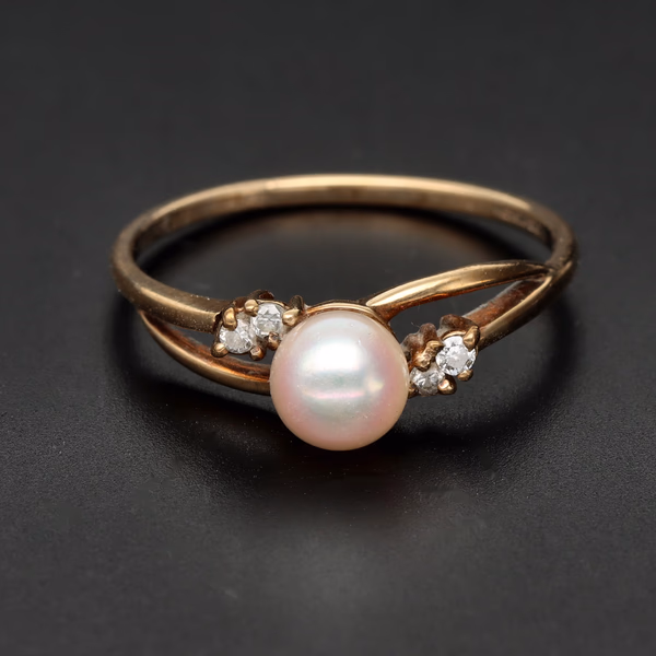 9ct Gold Diamond and Cultured Pearl Ring