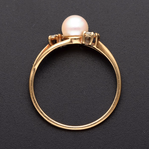 9ct Gold Diamond and Cultured Pearl Ring