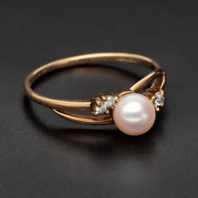 9ct Gold Diamond and Cultured Pearl Ring