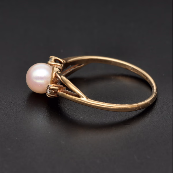 9ct Gold Diamond and Cultured Pearl Ring