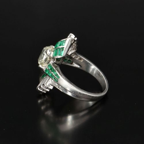 Art Deco Platinum Diamond and Emerald Ring image-5