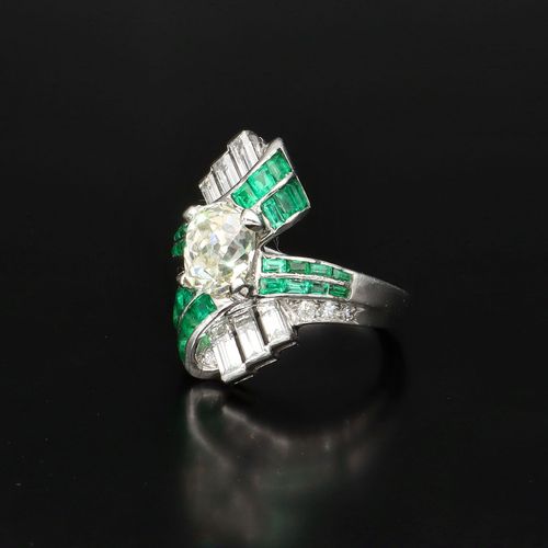 Art Deco Platinum Diamond and Emerald Ring image-3