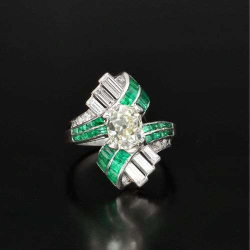 Art Deco Platinum Diamond and Emerald Ring image-2