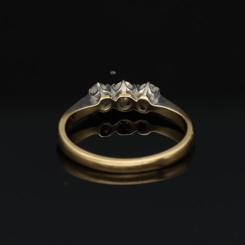 18ct Yellow Gold Diamond Trilogy Ring image-5