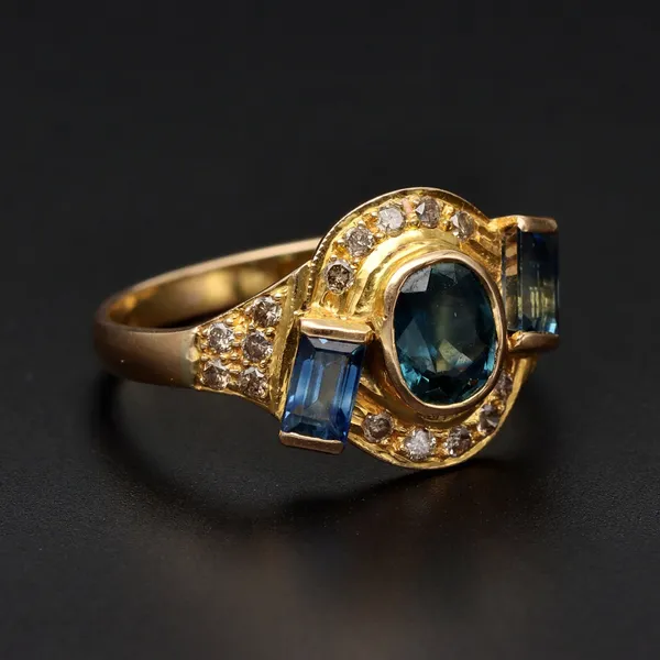 18ct Yellow Gold 1.4ct Ceylon Sapphire & Diamond Ring