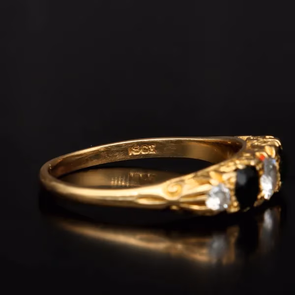 Vintage 18ct Gold Diamond and Sapphire Ring