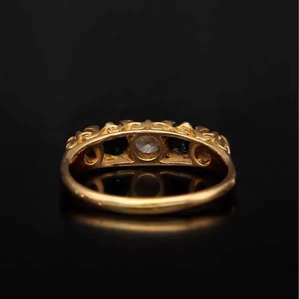 Vintage 18ct Gold Diamond and Sapphire Ring