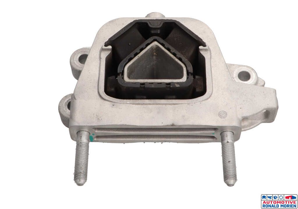 Used Engine mount Peugeot 208 II (UB/UH/UP) e-208 Price € 89,00 Inclusive VAT offered by Automaterialen Ronald Morien B.V.