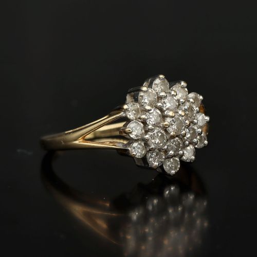 18ct Gold Diamond Cluster Ring image-1