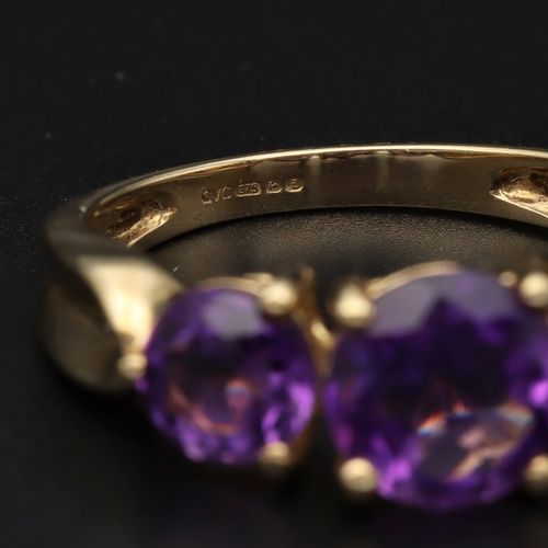 9ct Gold Three Stone Amethyst Ring image-5