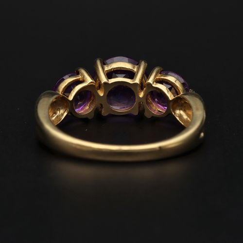 9ct Gold Three Stone Amethyst Ring image-4