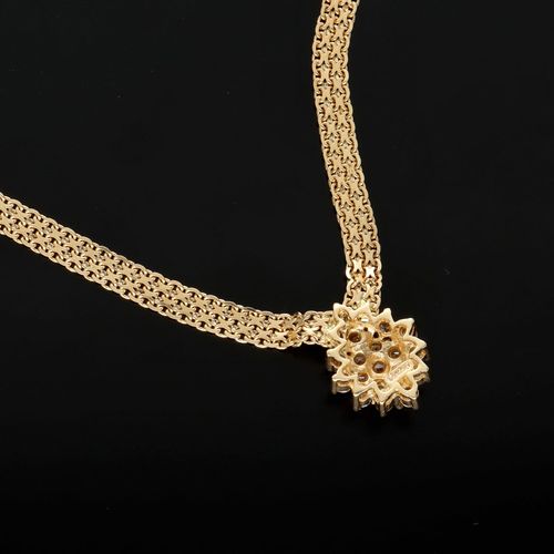 Vintage 14ct Gold Diamond Necklace image-5