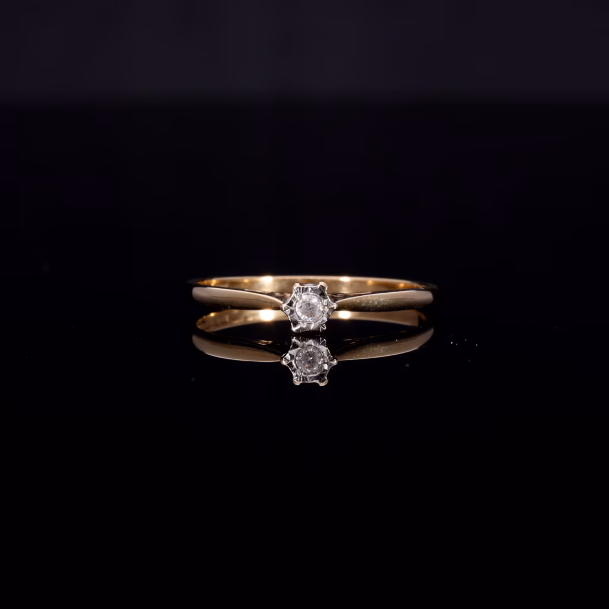 360° view of The Vintage Brilliant Cut Diamond Dainty Ring