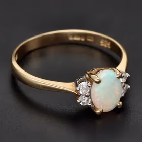 14ct Gold Opal Diamond Ring