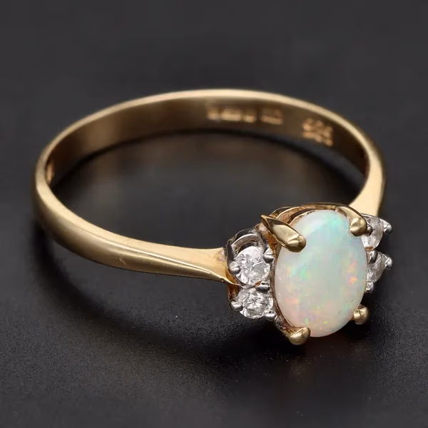 14ct Gold Opal Diamond Ring